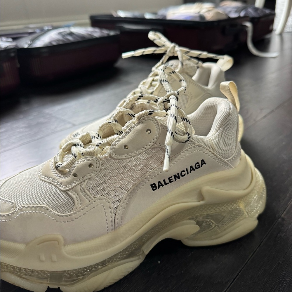 Balenciaga Off-White Chunky Sneakers - Picture 2 of 5